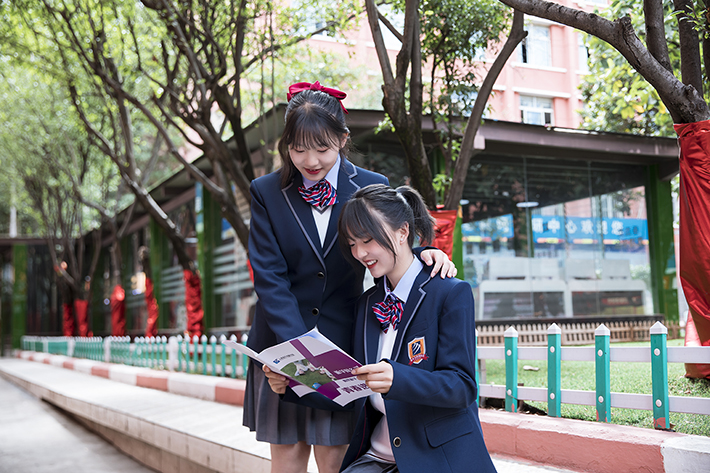 �ϼ��g�WУ��Ů���Wʲô���I(y��)�þ͘I(y��)��