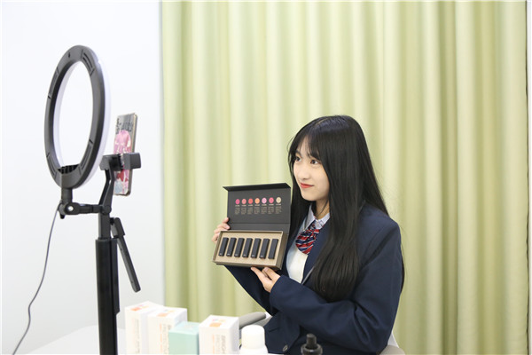 �������ޱ�Iֱ�����u70�|��ֱ�������ȼ��